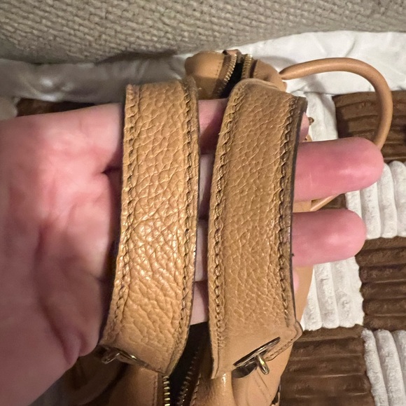 Chloe Medium Paraty Handbag in Tan - Picture 8 of 8